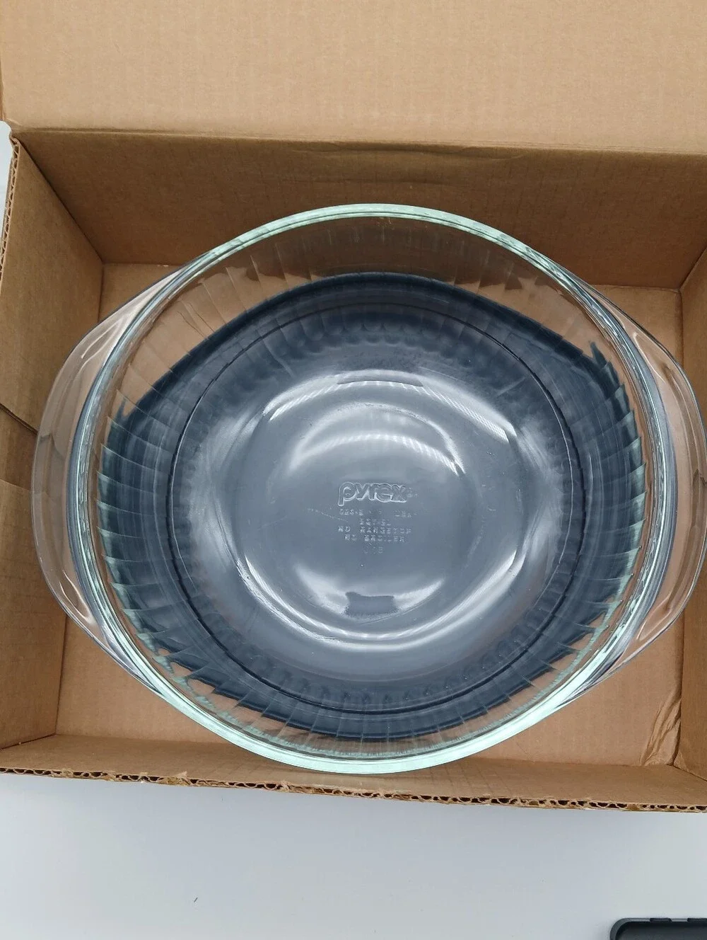 1991 Sculptured Pyrex 2-quart Casserole Dish